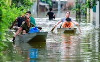 Hà Nội: "Chạy đua" với ngập lụt, khắc phục thiệt hại, đảm bảo ổn định cuộc sống người dân