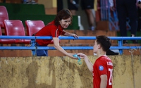 Hoàng Đức tặng mẹ HCĐ cúp Quốc Gia sau trận thua Hà Nội FC