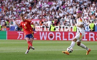 "Kép phụ" tỏa sáng phút 119, Tây Ban Nha đánh bại Đức trong "cơn mưa thẻ"