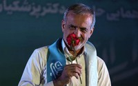Cựu bác sĩ phẫu thuật tim trở thành Tổng thống Iran