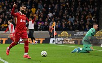 Giúp Liverpool lên ngôi đầu, Salah san bằng thành tích của Aguero