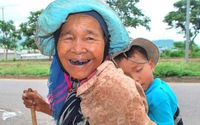 Xuống núi “khất thực” đầu xuân 