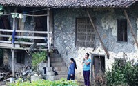 ẢNH: Dưới những ngôi nhà sàn đá độc đáo nhất Việt Nam