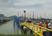 Bão số 1 đang tiến gần, du khách vẫn lũ lượt thăm vịnh Hạ Long