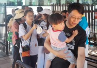 Tàu du lịch cao cấp đưa 1.500 du khách đến tham quan Khánh Hòa