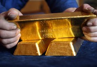 Giá vàng hôm nay 2/2: USD lao dốc, vàng tăng vọt