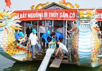 TT-Huế thả hơn 207.000 con cá vào sông Hương, kêu gọi không khai thác thủy sản hủy diệt 