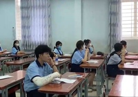 Clip: Thí sinh gãy tay thi vào lớp 10 được giáo viên chép bài hộ, có camera giám sát