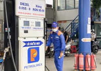 Giá xăng dầu hôm nay 28/9: Tăng "sốc" lên mốc kỷ lục