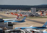 Clip: Sân bay Anh hủy hơn 160 chuyến bay do nhân viên kiểm soát không lưu mắc Covid-19