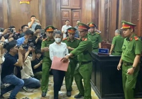 Clip: An ninh thắt chặt tại phiên tòa xét xử bị cáo Đặng Thị Hàn Ni và luật sư Trần Văn Sỹ