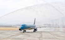Cận cảnh máy bay cỡ lớn hạ cánh xuống sân bay Điện Biện