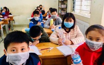 Chủ tịch Hà Nội: Không nên chia giờ học, học sinh không cần đeo tấm chắn giọt bắn