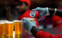 Du khách không thể mua bia tại World Cup 2022, lượng bia "ế" sẽ đi về đâu?