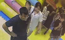 Căn cứ để khởi tố vụ bé gái 4 tuổi nghi bị người đàn ông đánh tại khu vui chơi ở Linh Đàm?