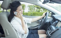 Mức phạt lỗi sử dụng điện thoại khi lái xe năm 2023, trường hợp nào sẽ bị xử lý hình sự?