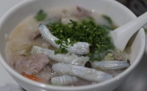 Độc chiêu giúp ông chủ tiệm cháo "núp hẻm" ở TPHCM đắt khách suốt 40 năm
