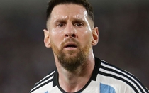 Hát ca khúc chế giễu ĐT Pháp, Messi hết cửa ở lại PSG?