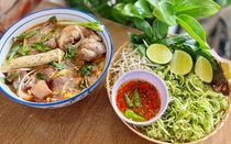 3 tiệm bún bò là chỗ “ruột” của showbiz Việt, có nơi còn sửa lại tên quán để đặt theo tên vợ Trấn Thành