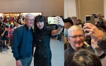 Giữa căng thẳng công nghệ Mỹ và Trung Quốc, sếp Apple làm điều bất ngờ