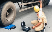 Ảnh: Cận cảnh cân điện tử xách tay giúp CSGT kiểm tra xe quá tải trên xa lộ
