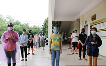 Trao quà đến tay sinh viên gặp khó do dịch Covid-19 tại Hà Nội