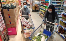 ẢNH: Người dân “vùng xanh” ở TP.HCM hớn hở đi siêu thị trở lại, tự tay mua thực phẩm