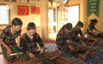 Gìn giữ nghề dệt thổ cẩm của đồng bào thiểu số Tây Nguyên