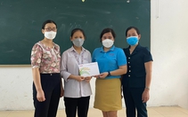 Báo Dân Việt và nhà tài trợ trao tiền hỗ trợ hoàn cảnh tháng 10