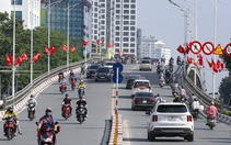 Đường phố Hà Nội được trang hoàng rực rỡ chào mừng kỷ niệm 68 năm Giải phóng Thủ đô 