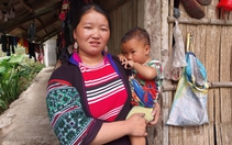 Xót thương người phụ nữ Mông một mình nuôi 6 đứa con