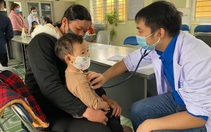 Khám bệnh, phát thuốc miễn phí cho người dân xã vùng cao Quảng Ninh
