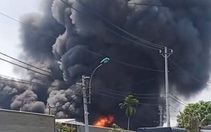 Hóc Môn: Xưởng sản xuất nhựa đổ sập sau vụ cháy nghiêm trọng