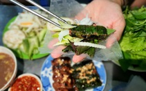 Sài Gòn quán: Quán bò lá lốt "núp" bên đường ray xe lửa, vừa ăn vừa nghe tàu xình xịch chạy qua