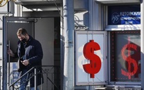 Chuyên gia giải thích đồng ruble mạnh lên bất chấp các lệnh trừng phạt