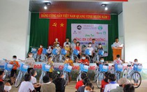 Hội Bảo tồn lan rừng Việt Nam tặng hàng trăm xe đạp cho học sinh khó khăn