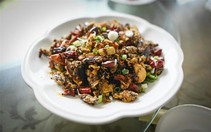 Khó tin nhưng có thật: Gián nấu thành món đặc sản ở Trung Quốc