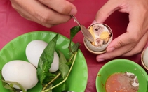 Quán hột vịt lộn nổi tiếng nhất khu nhà giàu Thảo Điền, 10 trứng úp mề như một