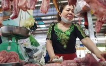 Giá thịt heo tại chợ TP.HCM tăng sốc, người tiêu dùng "méo" mặt