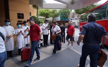 Hơn 100 khách Nam Phi đến TP.HCM, tham gia hội nghị rồi dạo phố bằng xe bus, ngắm Sài Gòn trên du thuyền