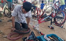 Quảng Trị: Người đàn ông khuyết tật sửa xe miễn phí cho học sinh nghèo