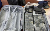 Hai hành khách mang 1 triệu USD nhuộm đen ở sân bay Tân Sơn Nhất bị tạm giữ