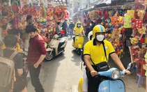 Đoàn khách quốc tế đến TP.HCM đi Vespa city tour, tới Chợ Lớn thăm phố lồng đèn