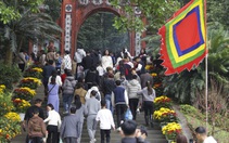  Hàng vạn người dân thập phương đi lễ đền Hùng cầu may ngày Mùng 1 Tết Quý Mão