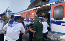 Bay cấp cứu đưa chiến sĩ bị chấn thương nặng từ đảo Sơn Ca về đất liền