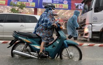 Đà Nẵng: Mưa xối xả liên tục, đường biến thành sông, người dân loay hoay tìm đường về nhà