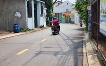 TP.HCM: 2 thanh niên chạy xe máy né nắp cống trên đường, bất ngờ 1 người bị đâm trọng thương