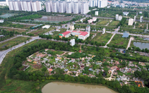 Hình ảnh trạm cấp nước Thanh Hà bị người dân phản đối vì gần nghĩa trang và mương ô nhiễm