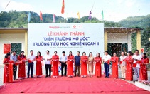 Khoảnh khắc hạnh phúc của người dân xã Nghiên Loan trong ngày hội đón điểm trường mới