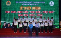 611 học sinh, sinh viên vượt khó được ngành cao su trao học bổng